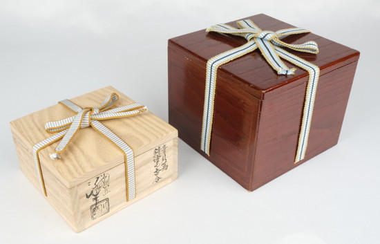 茶道具 川端近左作 太閤桐絵 欅拭漆香合 共布共箱 V 7703