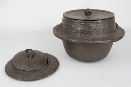 【出物】　時代写茶飯釜　般若勘渓