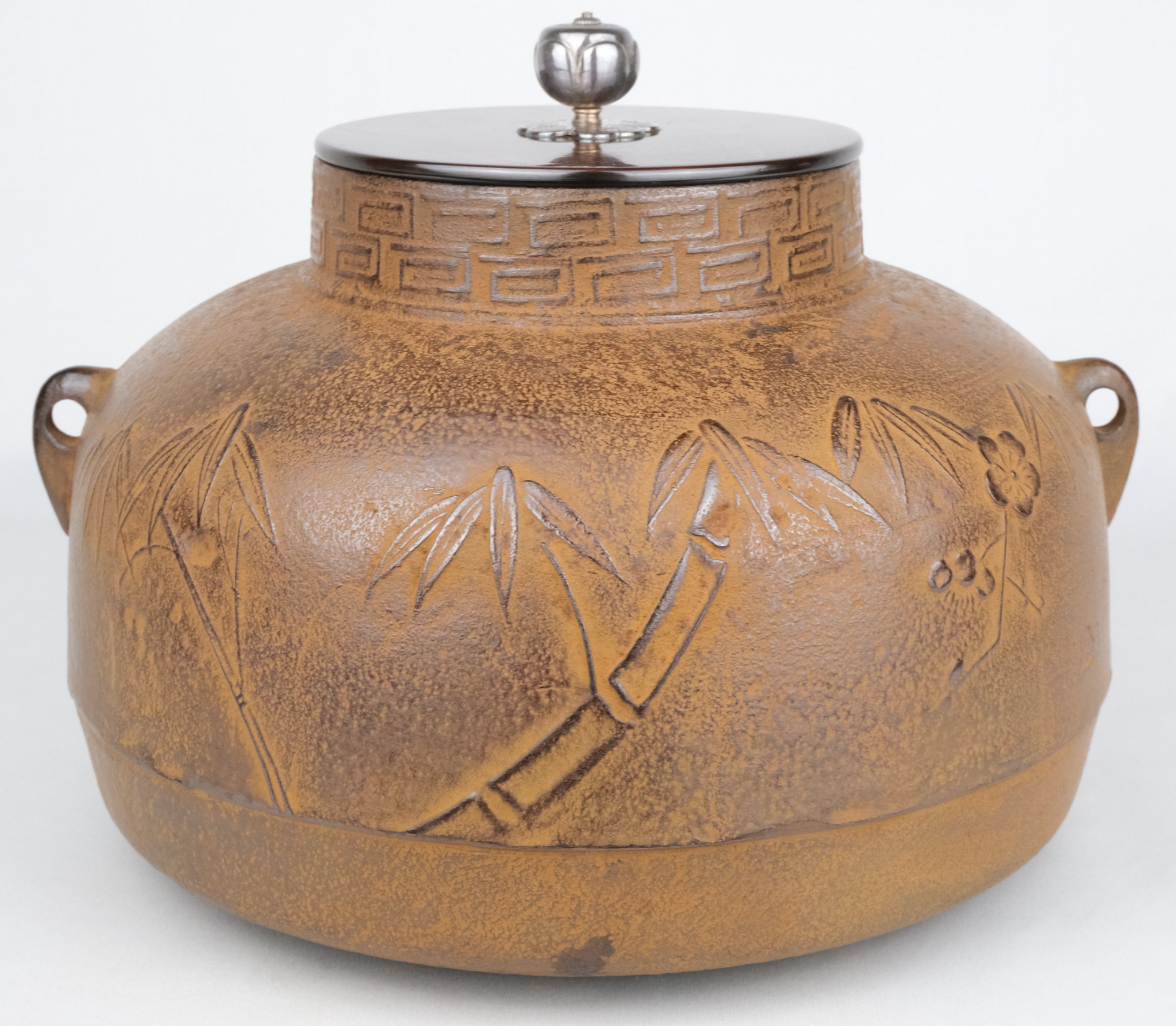 【茶道具】あじろ鉄　松竹梅地紋　置炉用田口釜（紙箱）★送料込★ 茶道具】あじろ鉄 松竹梅地紋 置炉用田口釜（紙箱）☆送料込