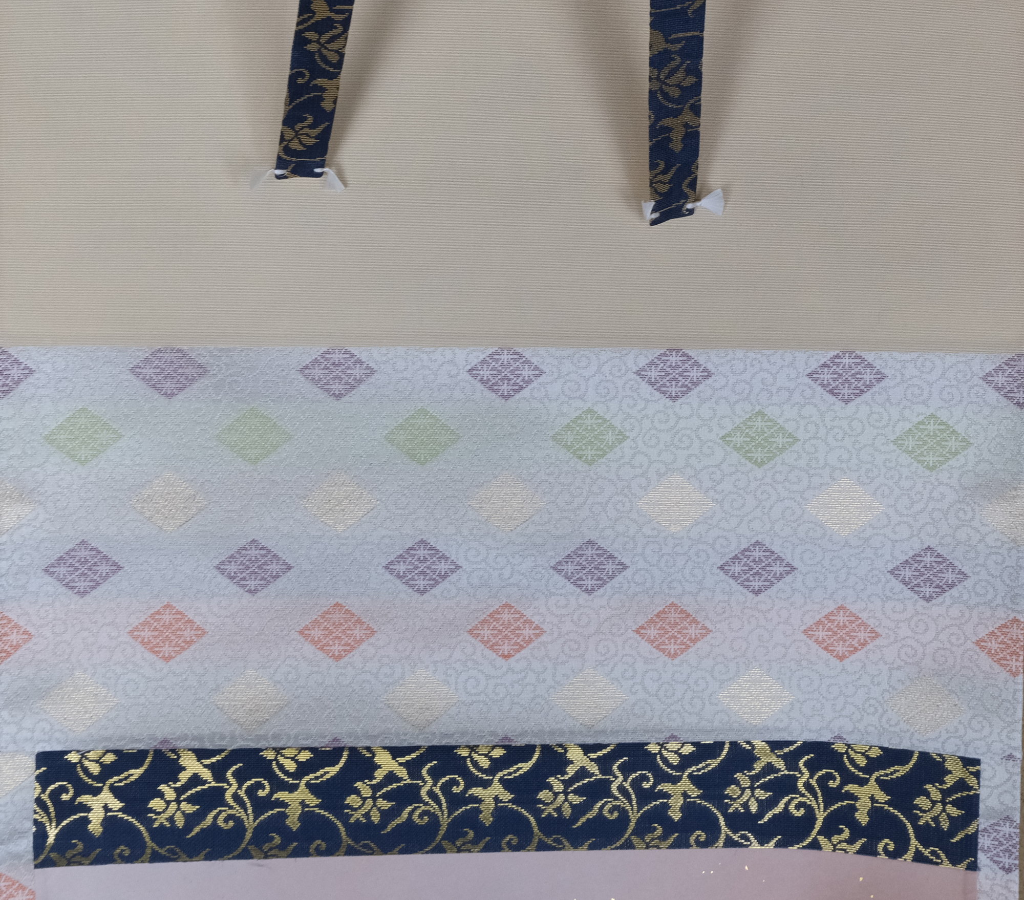栗山園オンライン通販部 / 【出物】 掛軸 立雛画賛「桃花笑春風