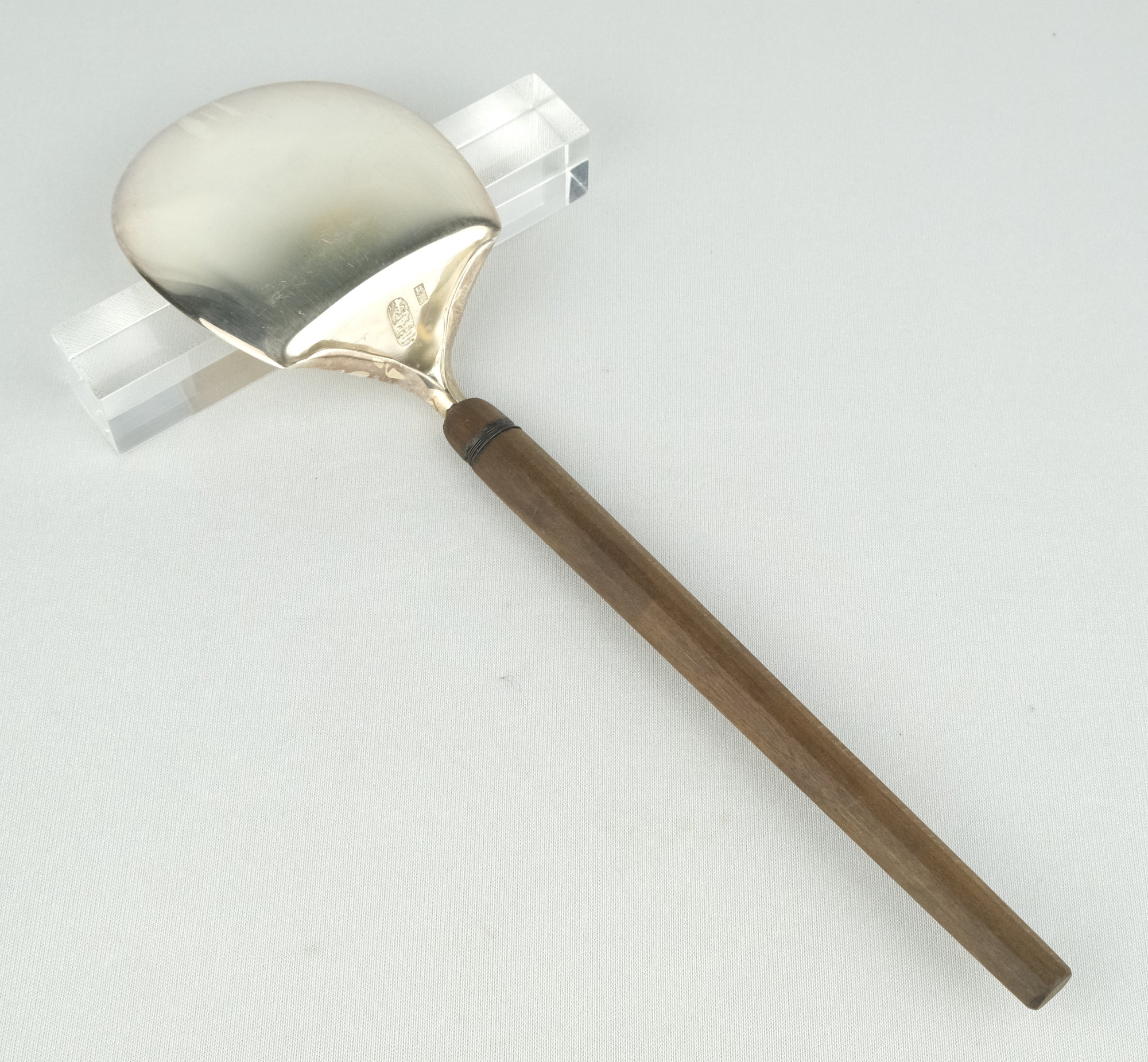 木村清雲造 淡々斎好写 南鐐梅象嵌入炉用灰匙 銀製43g 共箱