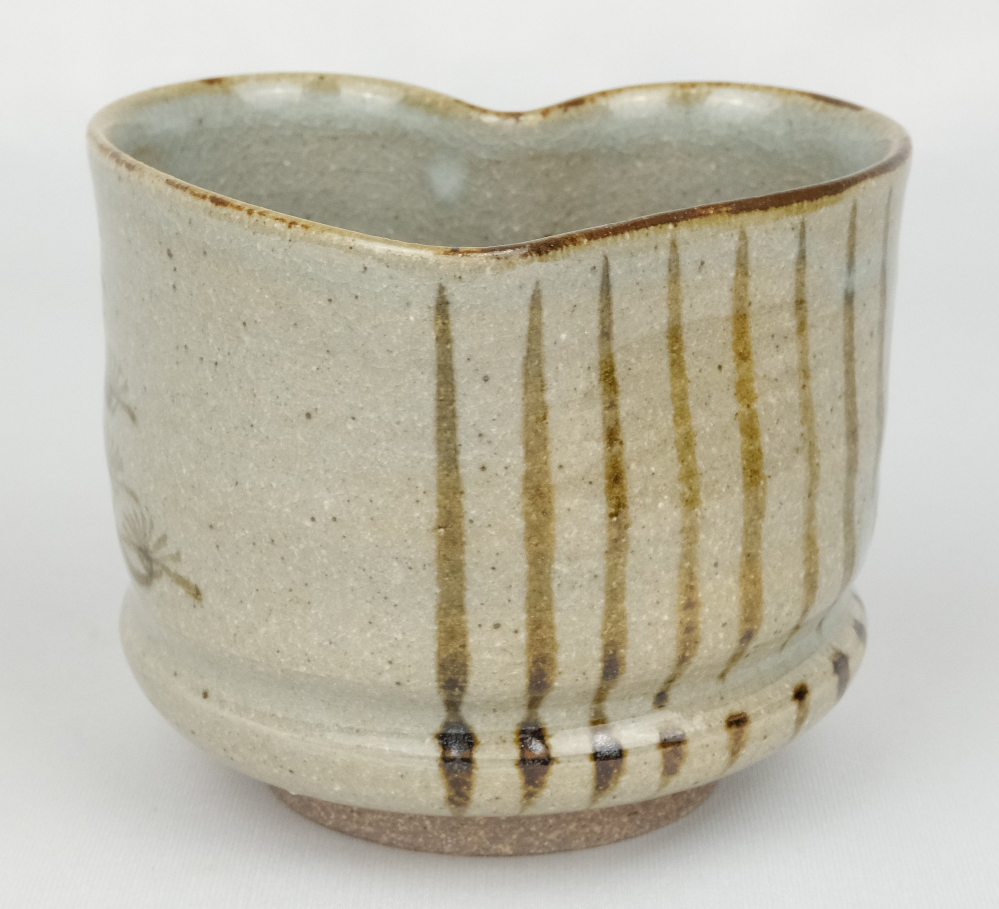 栗山園オンライン通販部 / 【出物】 松絵洲浜型茶碗 3代矢口永寿 栗山園オンライン通販部 / 【出物】 松絵洲浜型茶碗 3代矢口永寿